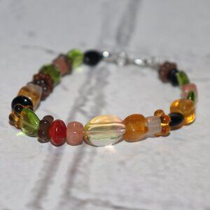 Beautiful NWOT Green and Orange glass beaded bracelet 7.5"